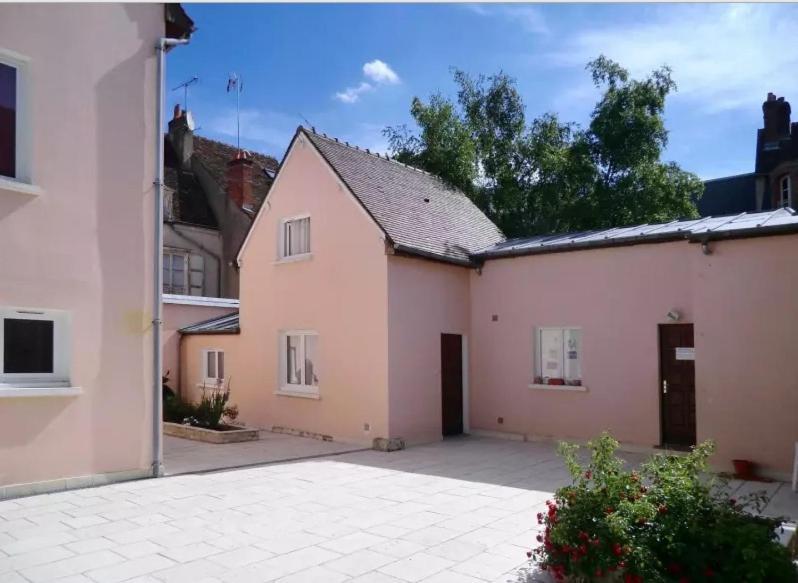 Coeur De Ville, Calme, Spacieux,parking Et Wifi ! * Chartres